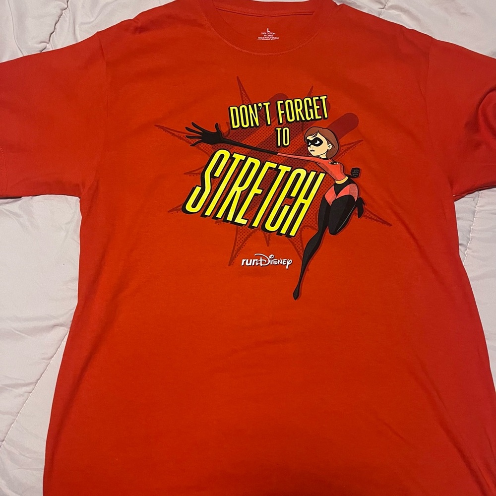 Disney RunDisney NWOT Red Mrs. Incredible Graphic Tee
